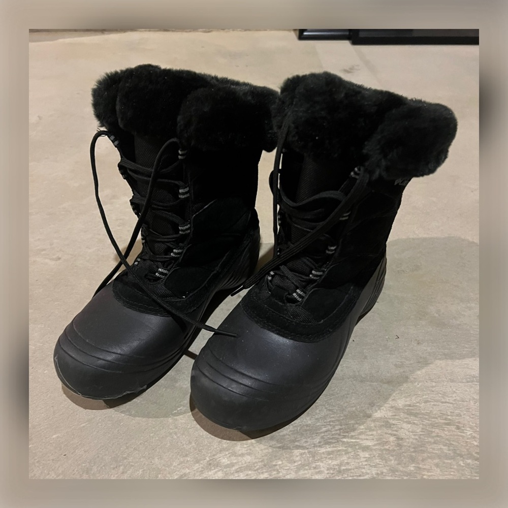 COLUMBIA Snow/Winter Boots in Black with Fur Lining